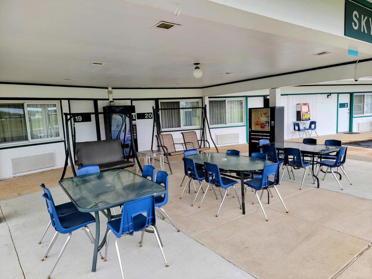 Skyview Motel - Prairie Du Sac ภายนอก รูปภาพ